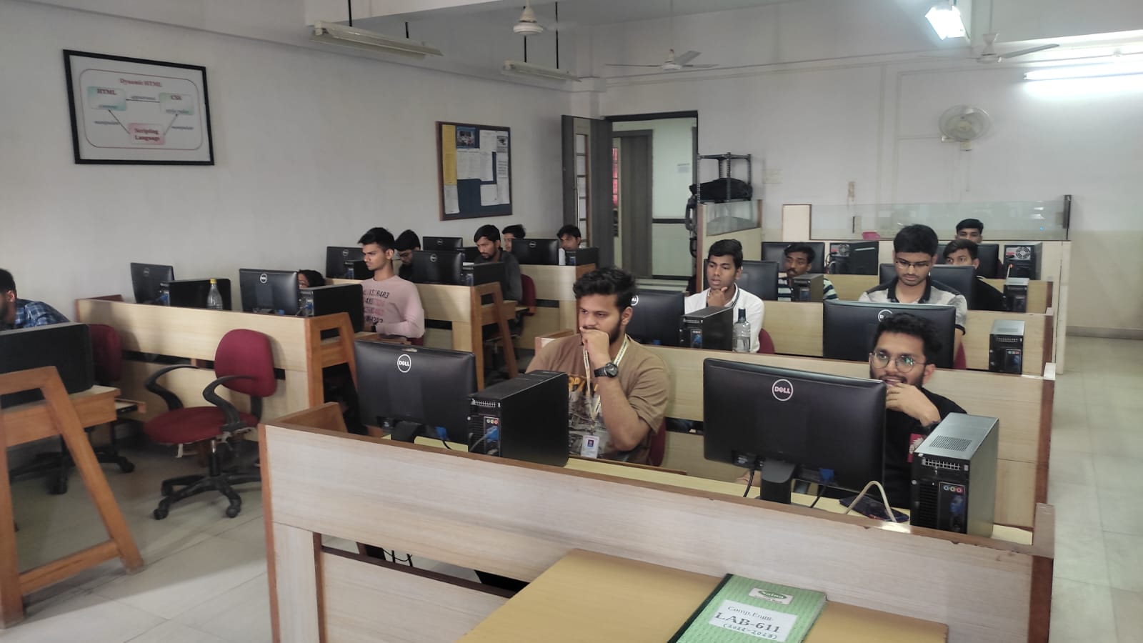 Data Analytics Lab Image